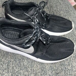 Nike Roshe Run One Black Metallic Silver Platinum White 511882-094 Women's Size8